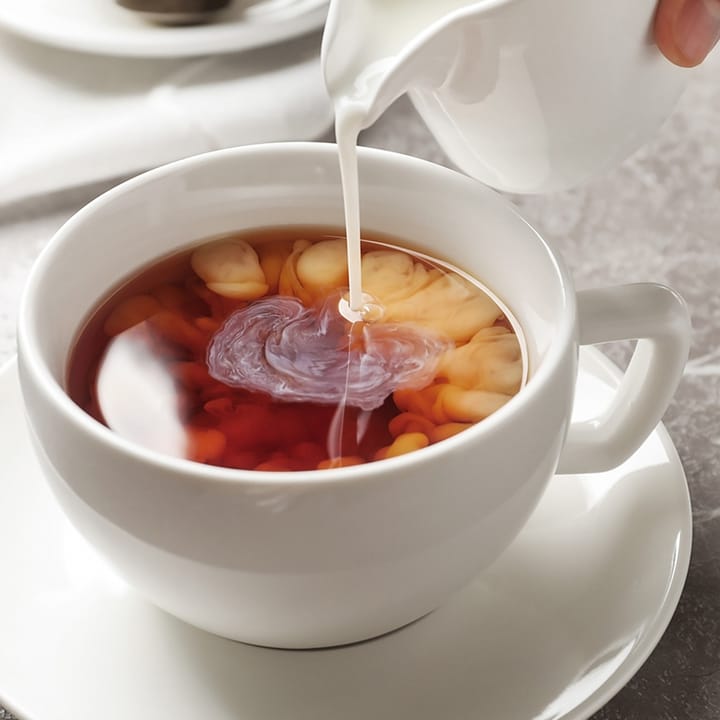 เวลาชงชา เราควรเติมนมเลยหรือรอก่อน